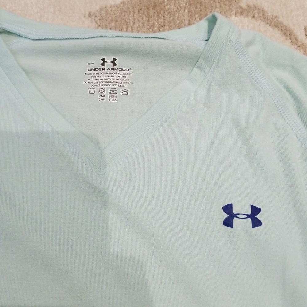 Womens under armour long sleeved shirt small - Picture 2 of 2
